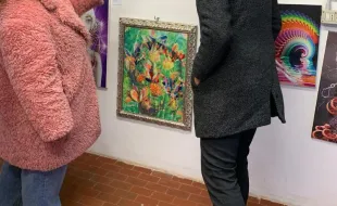 Il Sindaco Carlo Boni visita l’atelier dell’artista Emanuela Simoncini. Pontassieve, 13 febbraio 2025